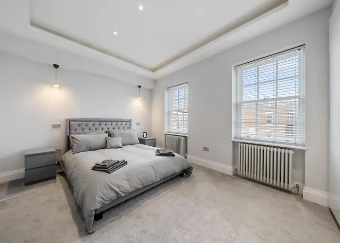Modern 4 Bedroom Townhouse With Cinema Room In The Heart Of London Se1