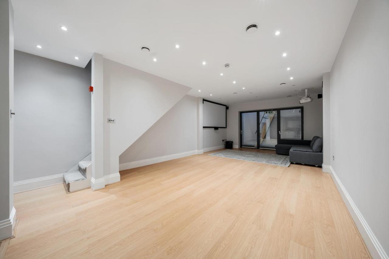 Дом отдыха Modern 4 Bedroom Townhouse With Cinema In The Heart Of Se1 *